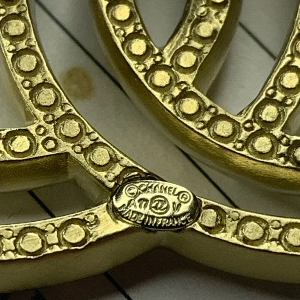 ✨ CHANEL Gold Crystal CC Logo Brooch – Authentic & Stunning ✨ Luxury Designer
